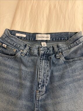 Calvin Klein Men’s Light Wash Relaxed Denim Jeans
